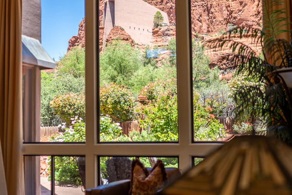 Oasis at Chapel Rock | Iconic Views of Chapel, Hot Tub & 3 King Suites