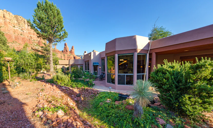 Oasis at Chapel Rock | Iconic Views of Chapel, Hot Tub & 3 King Suites