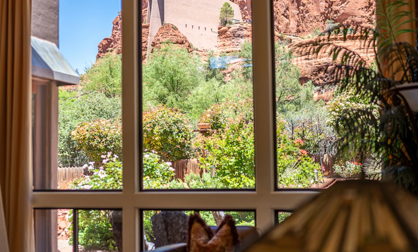 Oasis at Chapel Rock | Iconic Views of Chapel, Hot Tub & 3 King Suites