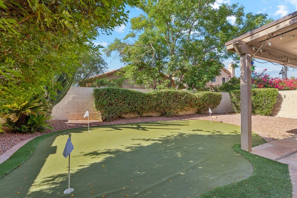 Gilbert Island Cozy 2 BR Home/ Putting Green/ COM Pool/ Gilbert