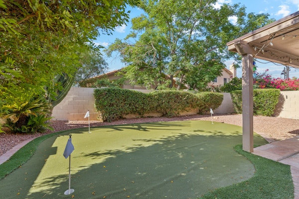 Gilbert Island Cozy 2 BR Home/ Putting Green/ COM Pool/ Gilbert