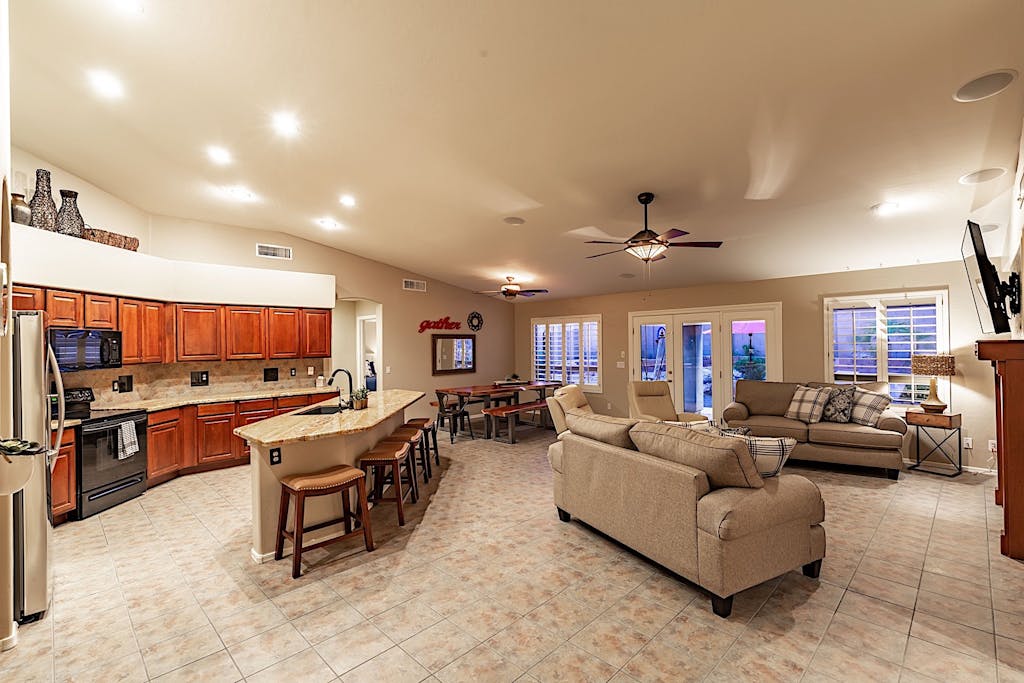 Arizona Oasis: Pool, Spa & BBQ Fun