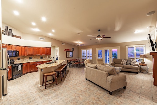 Arizona Oasis: Pool, Spa & BBQ Fun