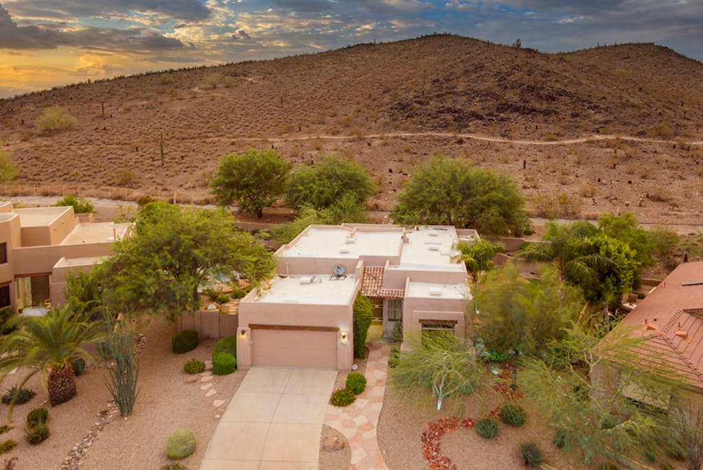 Hidden Oasis Intimate 3 BR Home/ Private Pool/ Jacuzzi/ Fire Pit/ Glendale