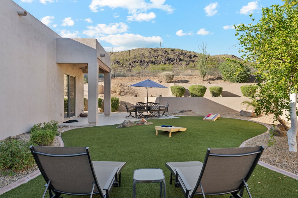 Hidden Oasis Intimate 3 BR Home/ Private Pool/ Jacuzzi/ Fire Pit/ Glendale