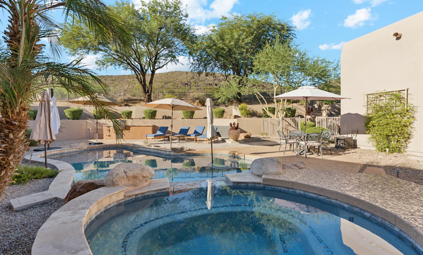 Hidden Oasis Intimate 3 BR Home/ Private Pool/ Jacuzzi/ Fire Pit/ Glendale