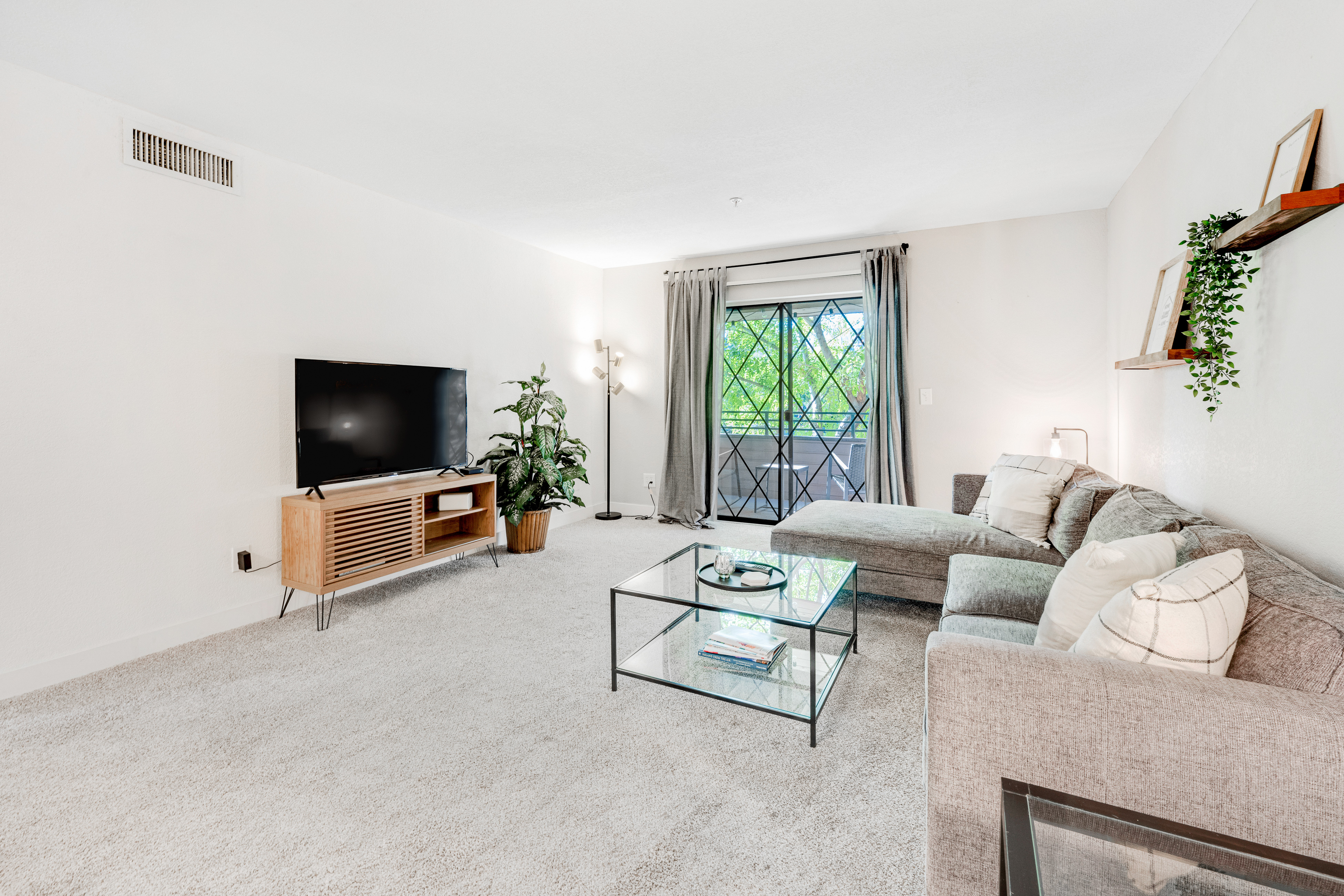 Stylish updated condo with balcony, pool, & hot tub - near golf and greenway