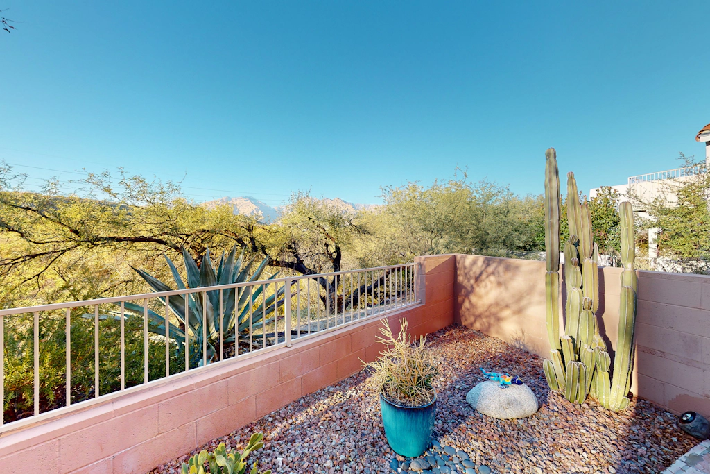 Calle Bartinez Oasis