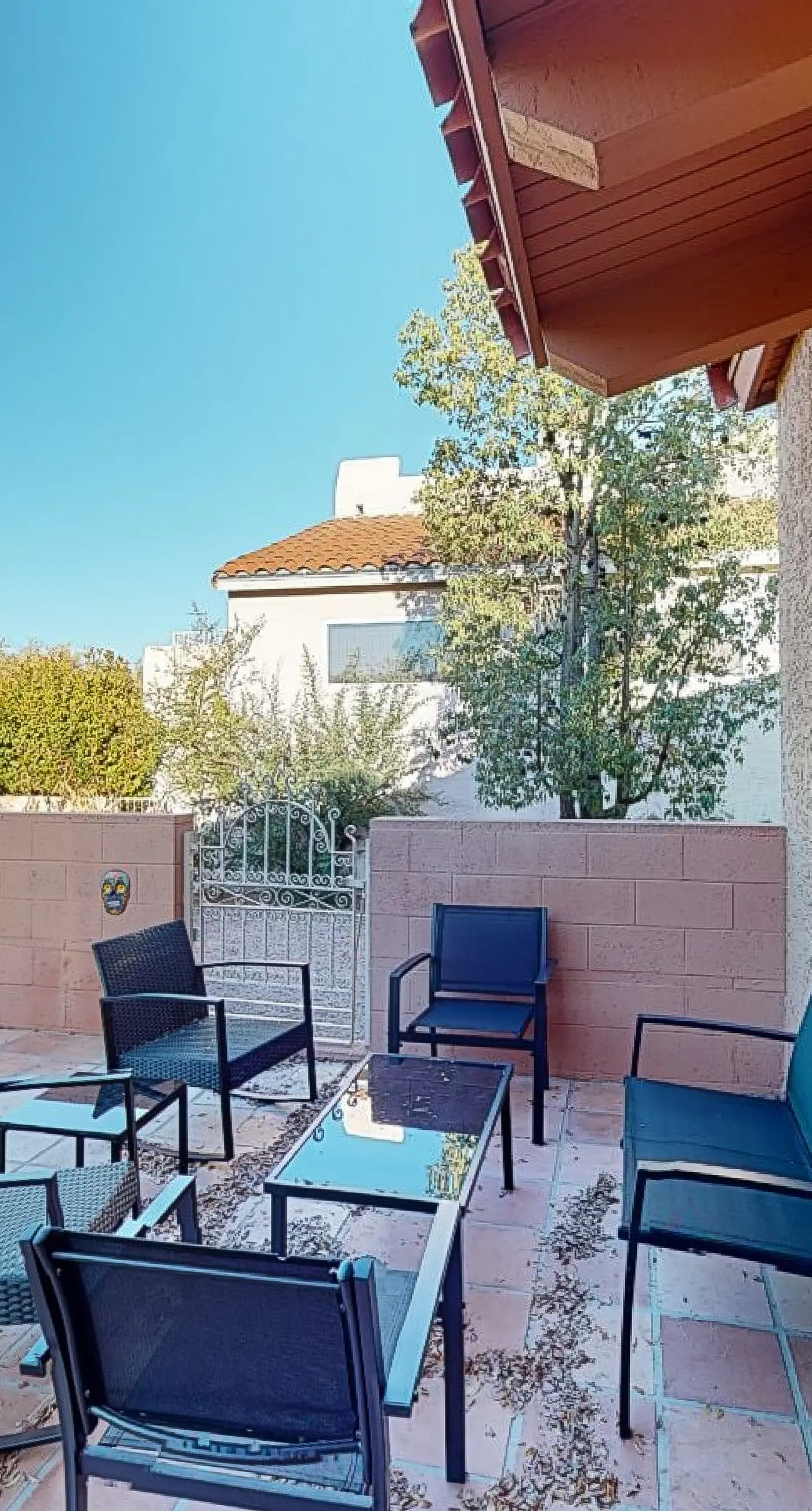 Calle Bartinez Oasis