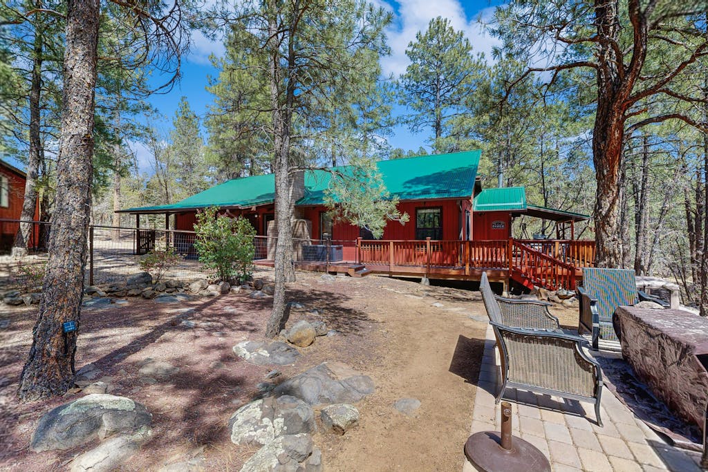 Wonderful dog-friendly home with hot tub, firepit, & washer/dryer