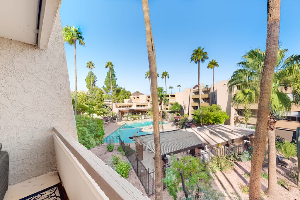 Convenient Old Town condo with pool, spa, gym, game room & balcony - near dining