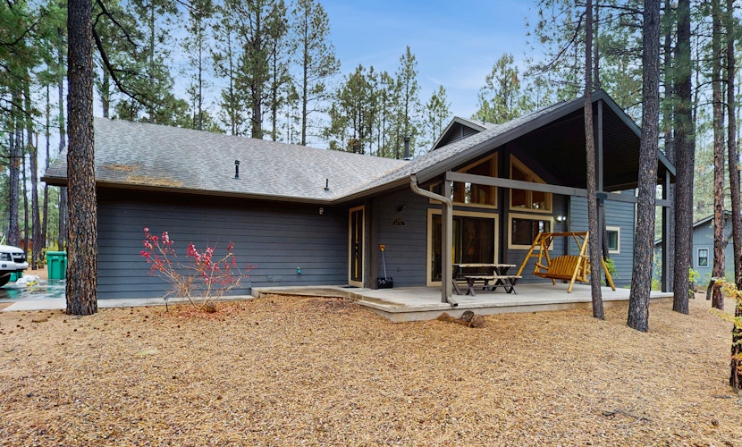 Spacious home with ping-pong, grill, patio, fast WiFi, & washer/dryer