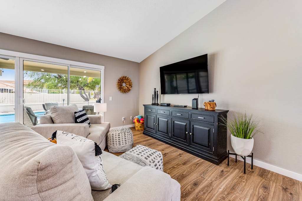 Desert stay with a private pool, grill, washer/dryer, & central AC