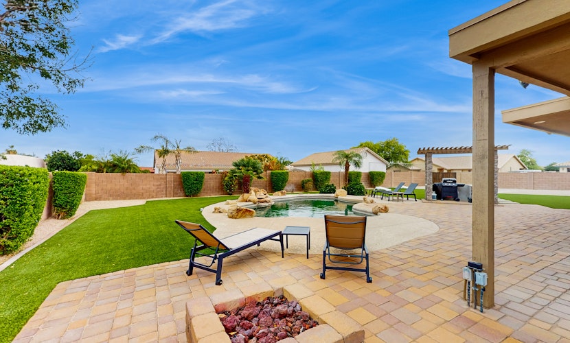 Peoria Paradise: Poolside Vibes & Family Good Times. Spacious Backyard with Pool