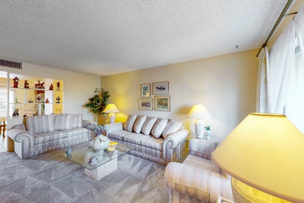 Comfortable stay with a pool, tennis court, and gym access, washer/dryer, & AC