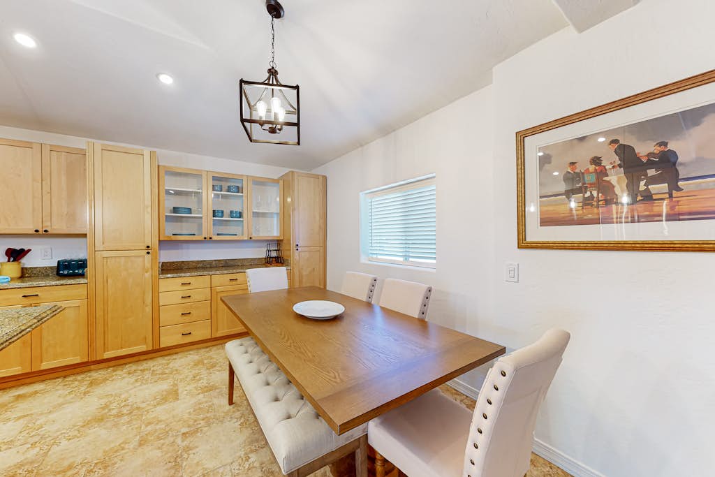 Modern home with open layout, private pool, & washer/dryer - dog friendly