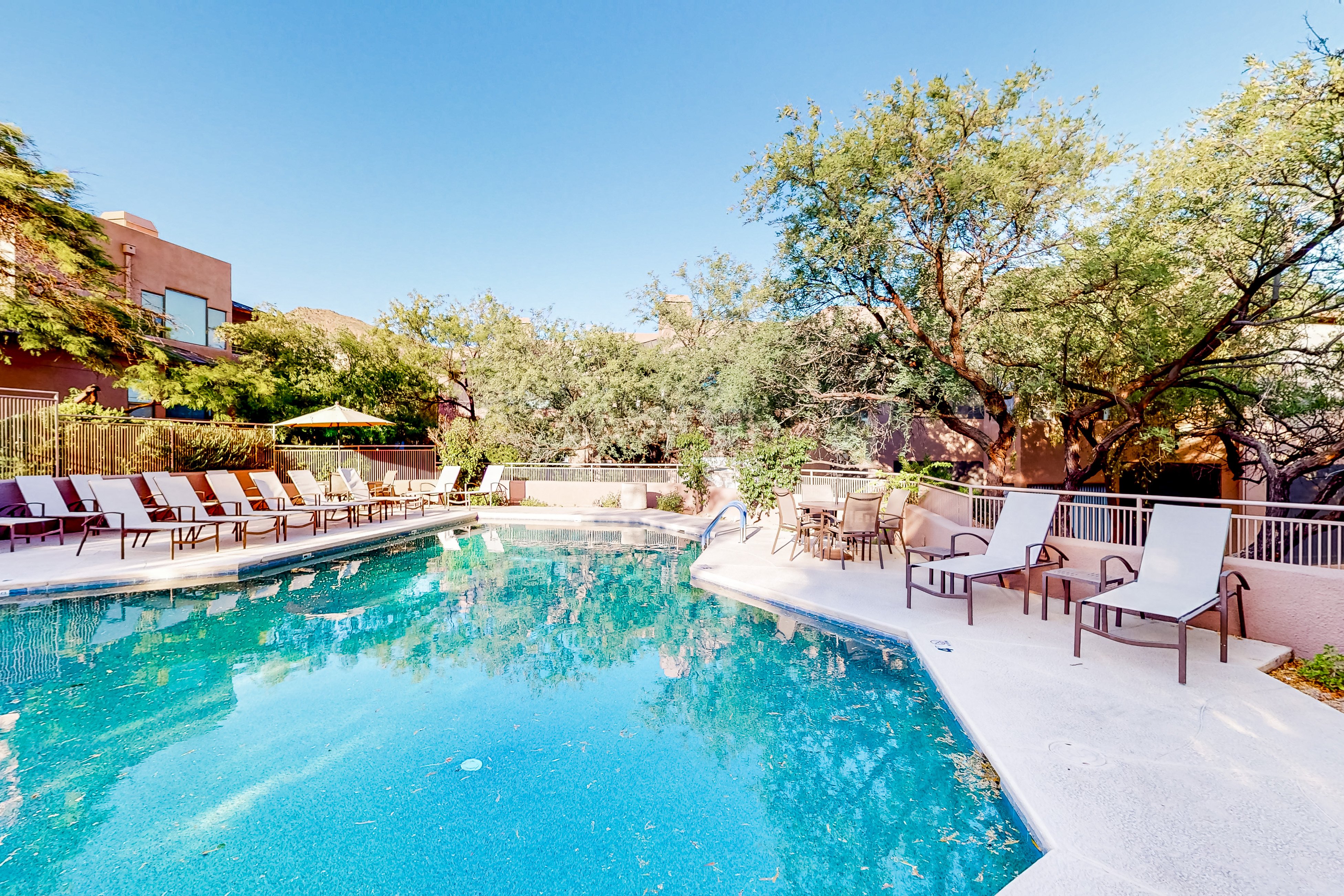 Beautiful condo with stunning views, pool, hot tub, balcony, W/D, AC