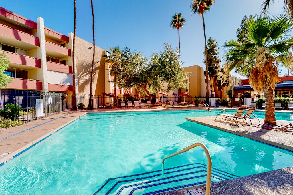 Dog-friendly condo near Old Town with patio, outdoor pool, BBQ areas & AC