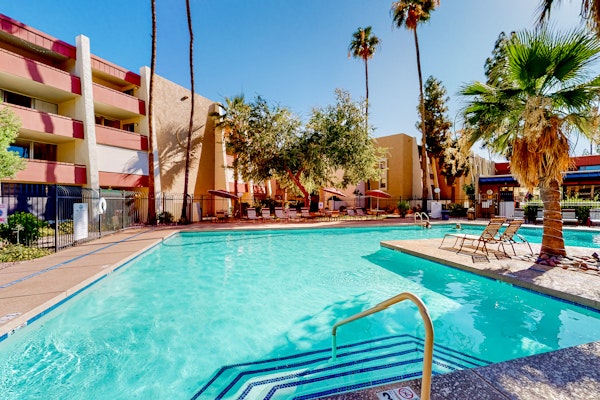 Dog-friendly condo near Old Town with patio, outdoor pool, BBQ areas & AC