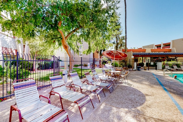 Dog-friendly condo near Old Town with patio, outdoor pool, BBQ areas & AC