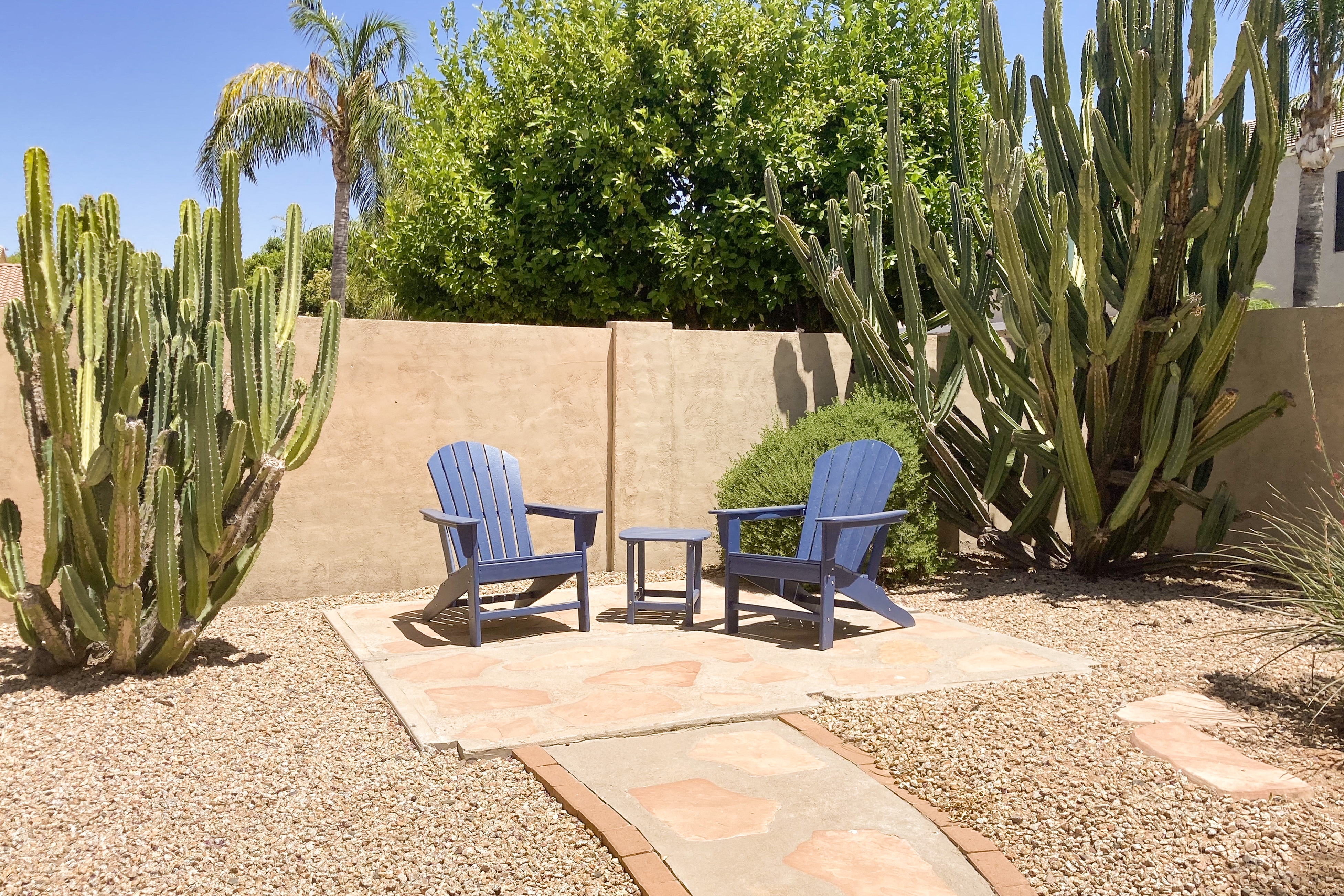 inviting home with private pool, patio, grill, washer/dryer, & central AC