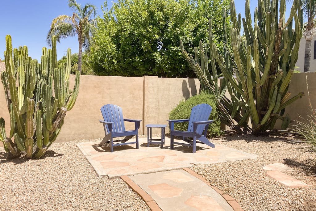 inviting home with private pool, patio, grill, washer/dryer, & central AC