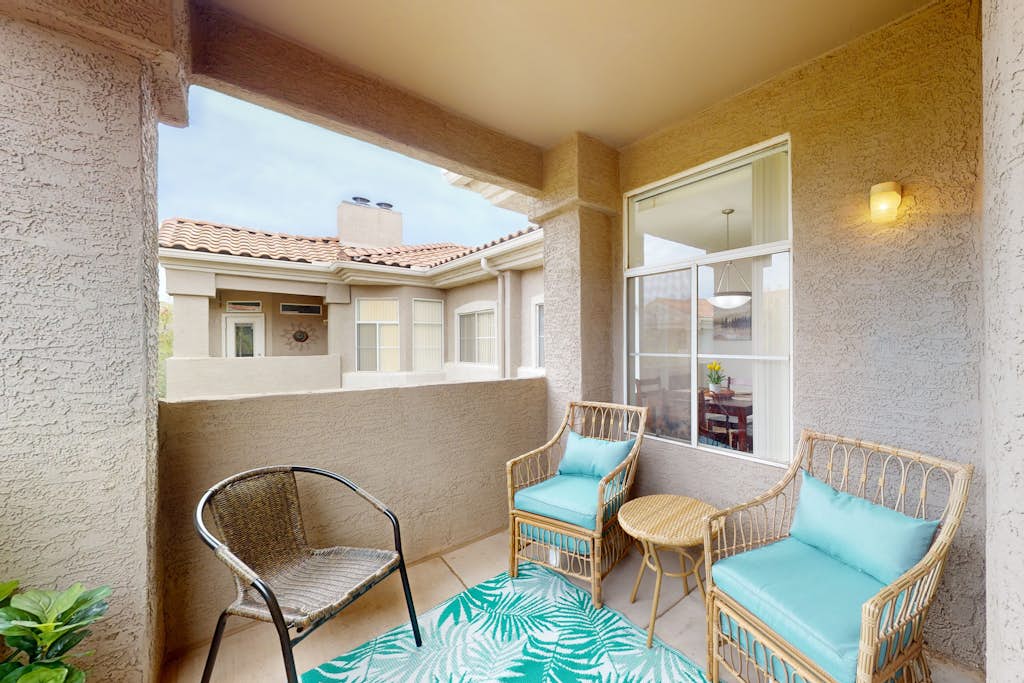 Condo with on-site pool, clubhouse, movie theater, & pedestrian paths