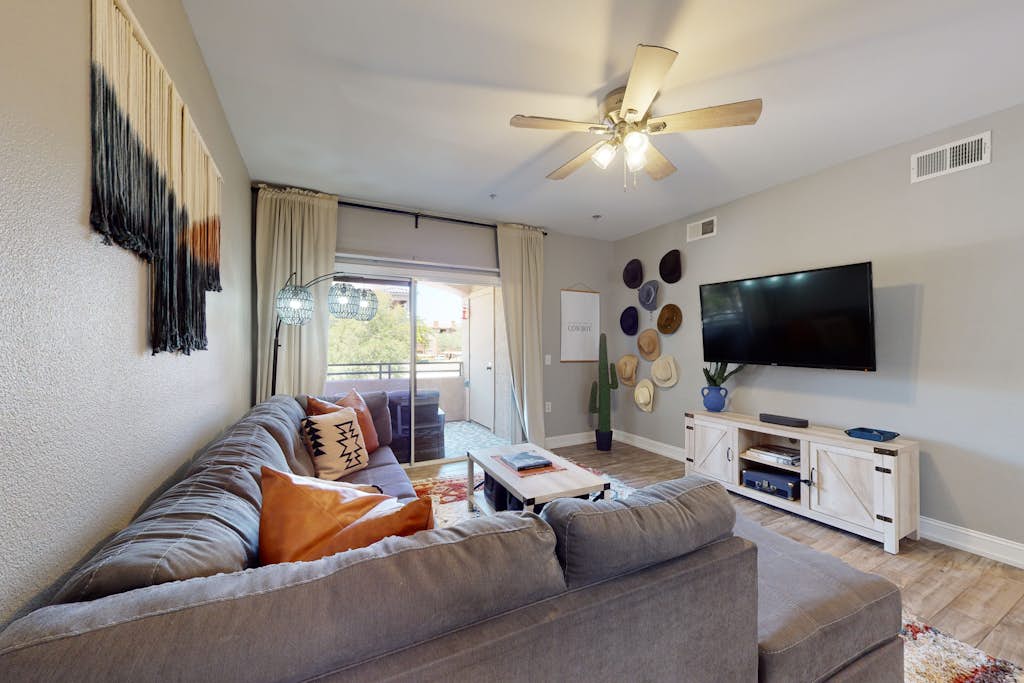 Cozy Desert Oasis - Condo with Pool, Hot Tub, Grills, Gym and Charming Patio