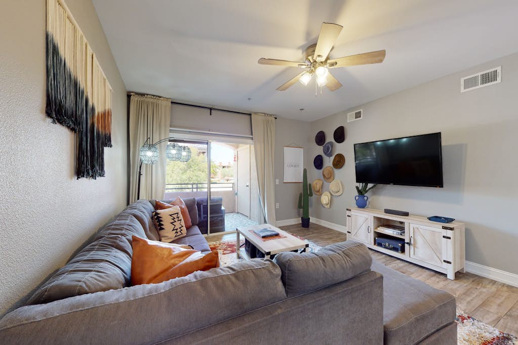 Cozy Desert Oasis - Condo with Pool, Hot Tub, Grills, Gym and Charming Patio