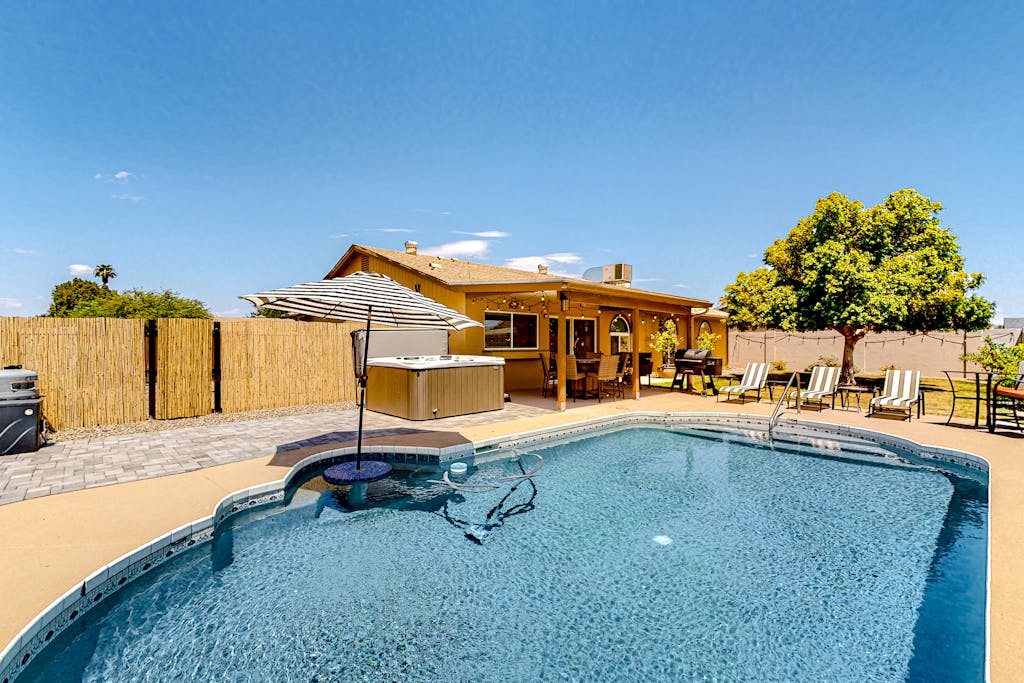 WeeCasa-Poolside Paradise