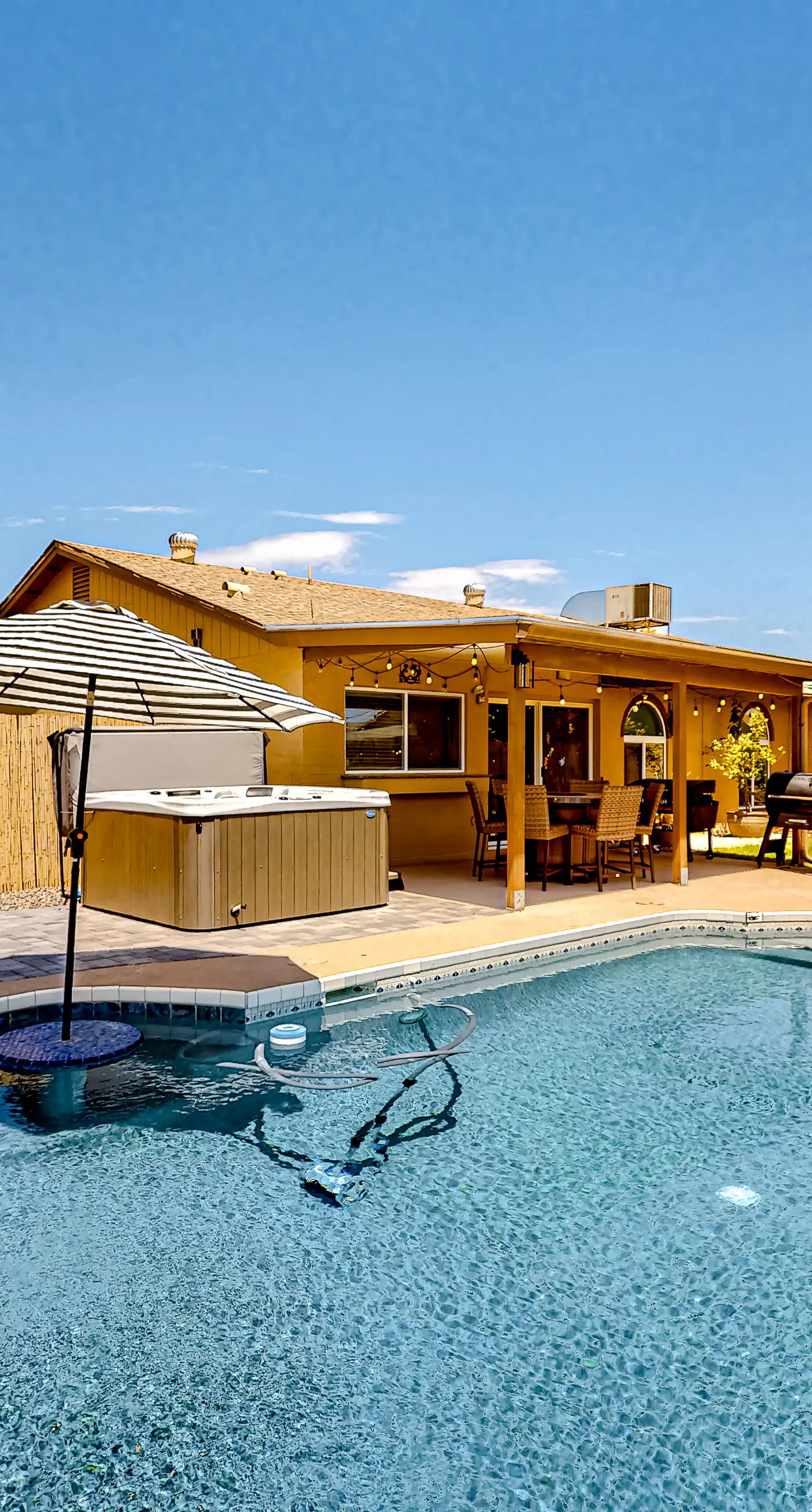 WeeCasa-Poolside Paradise