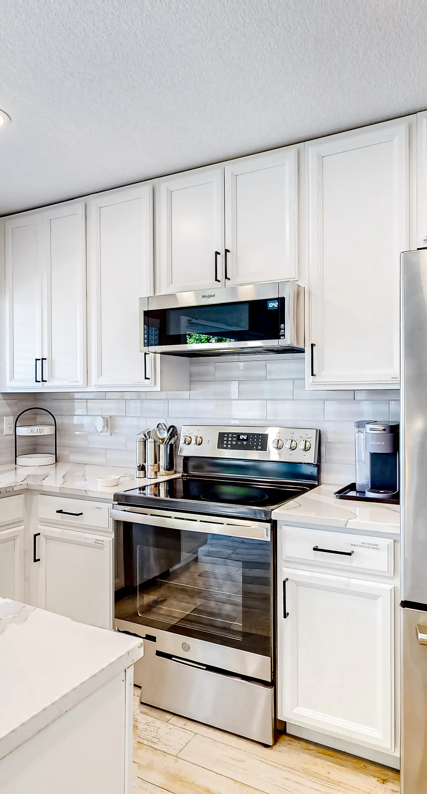 WeeCasa-Poolside Paradise