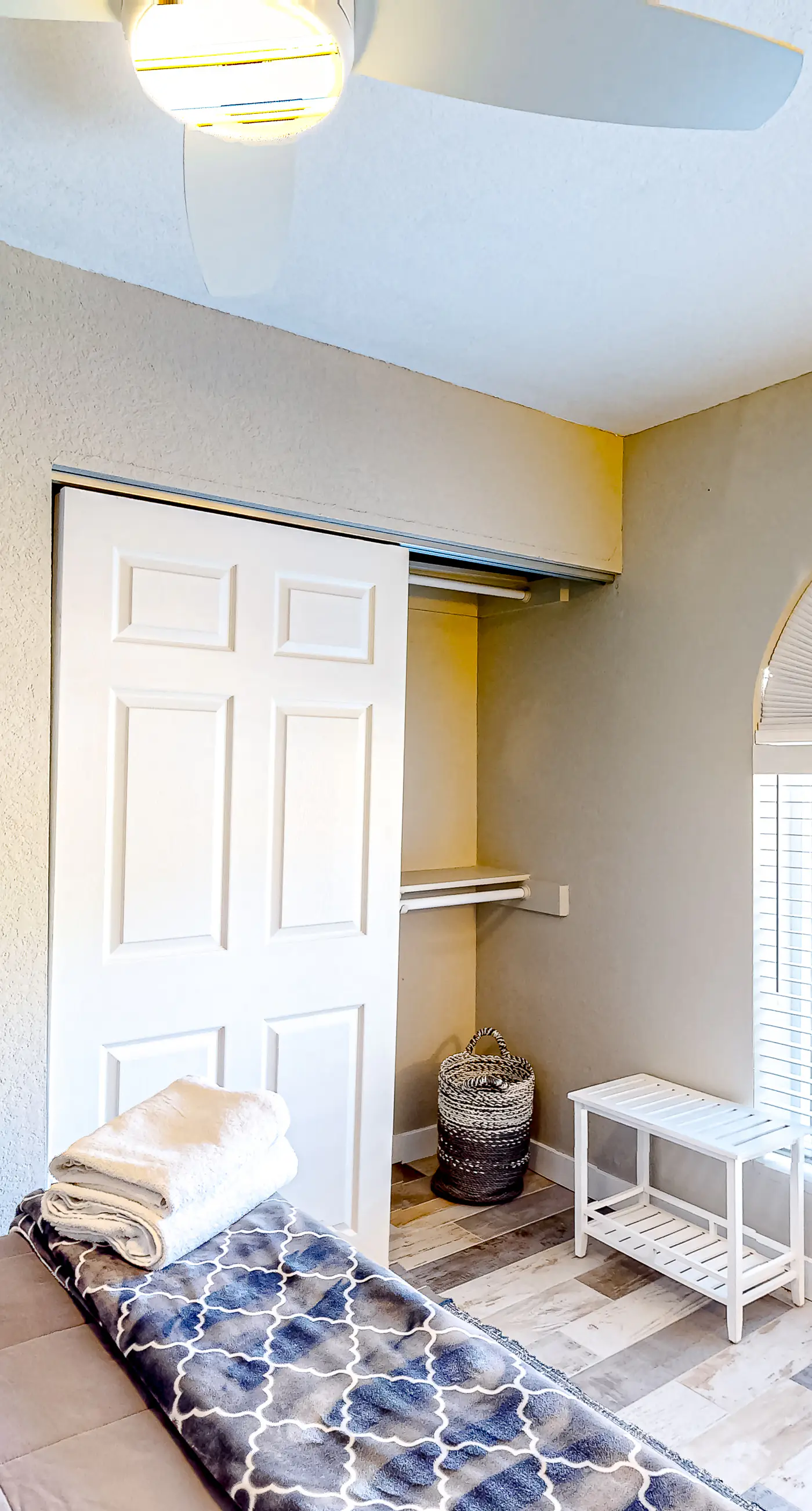 WeeCasa-Poolside Paradise