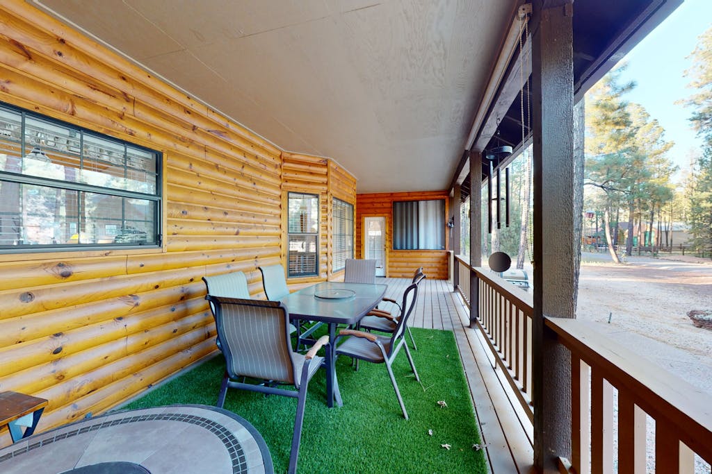 Scenic and spacious cabin with full kitchen, gas grill, board games, W/D, & AC