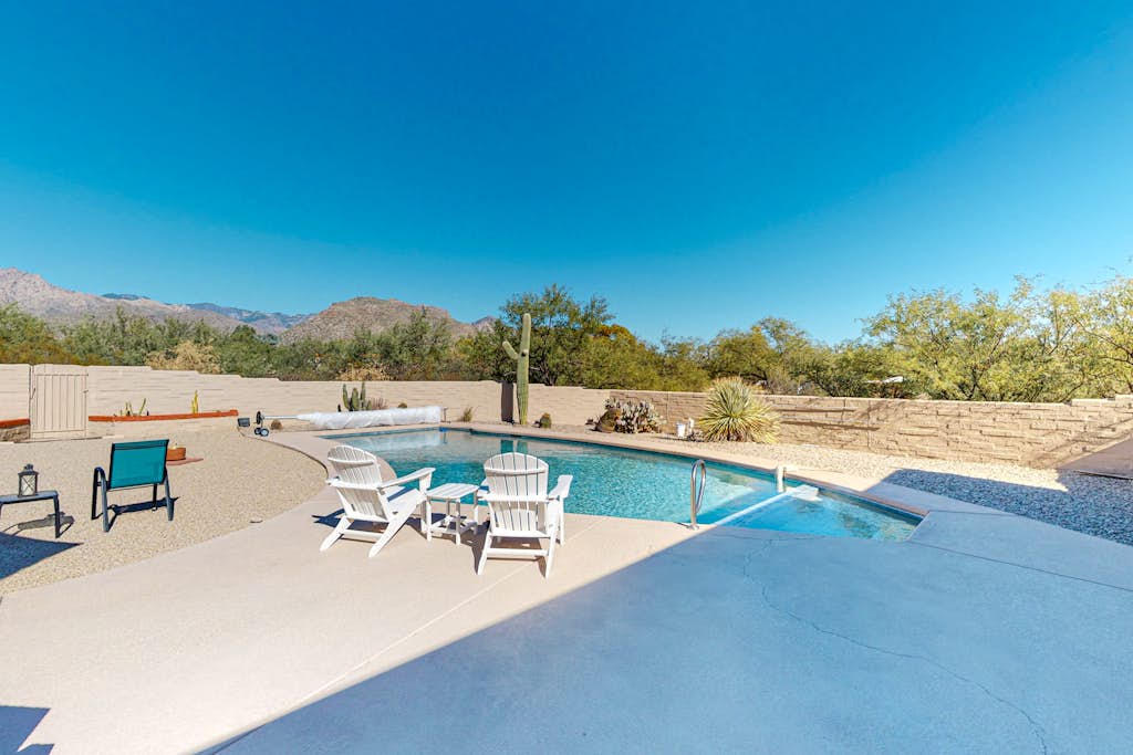 Sabino Canyon home with mountain views - walk to Sabino Canyon National Park