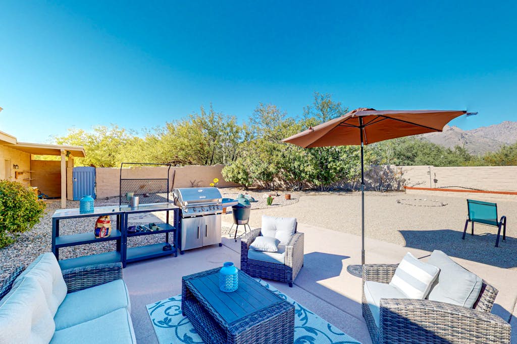 Sabino Canyon home with mountain views - walk to Sabino Canyon National Park