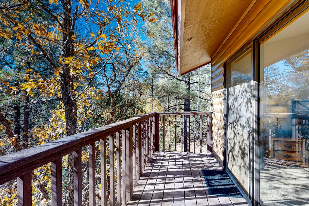 Serene, two-story cabin with a game room, washer/dryer, & furnished deck