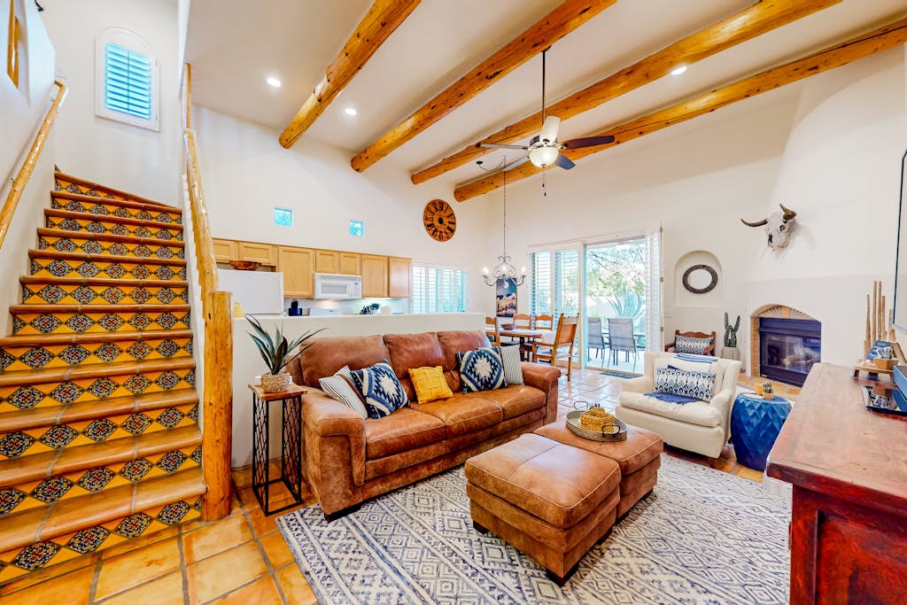 Attractive home with private pool, spa, patio, AC, & W/D - near attractions