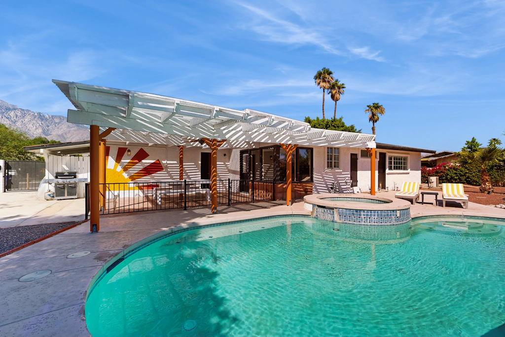 Hummingbird Haven - 68776