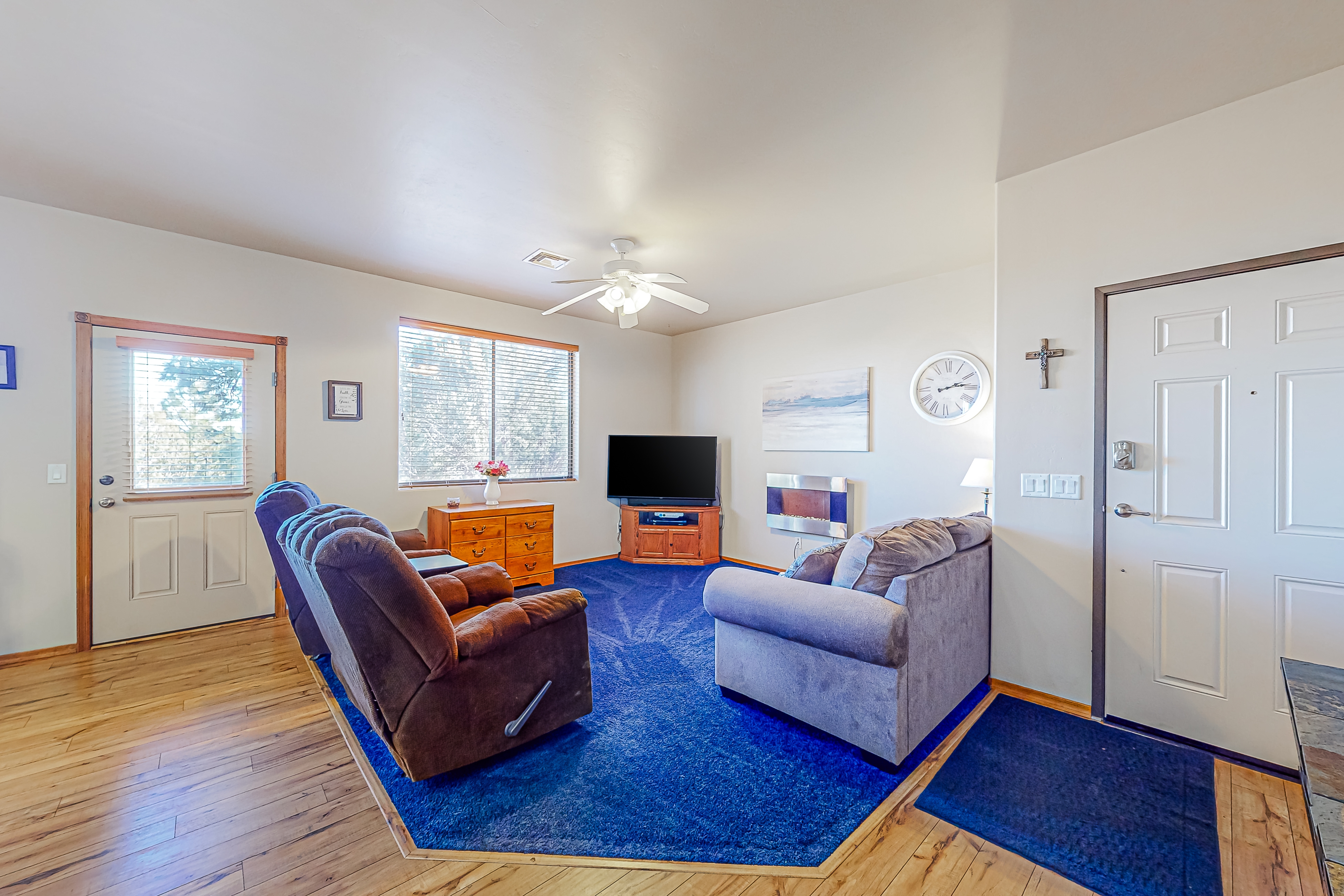 Scenic mountain condo with balcony, gas grill, smart TVS, central air, & W/D