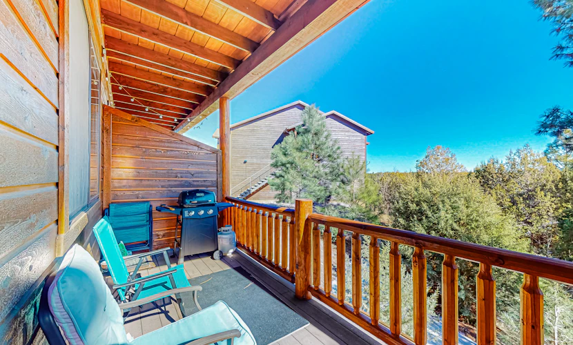 Scenic mountain condo with balcony, gas grill, smart TVS, central air, & W/D