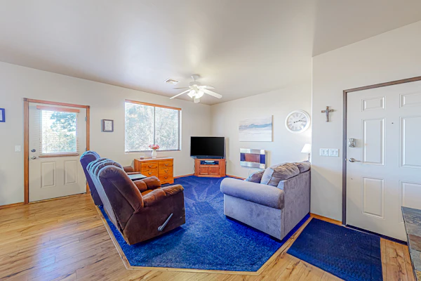 Scenic mountain condo with balcony, gas grill, smart TVS, central air, & W/D
