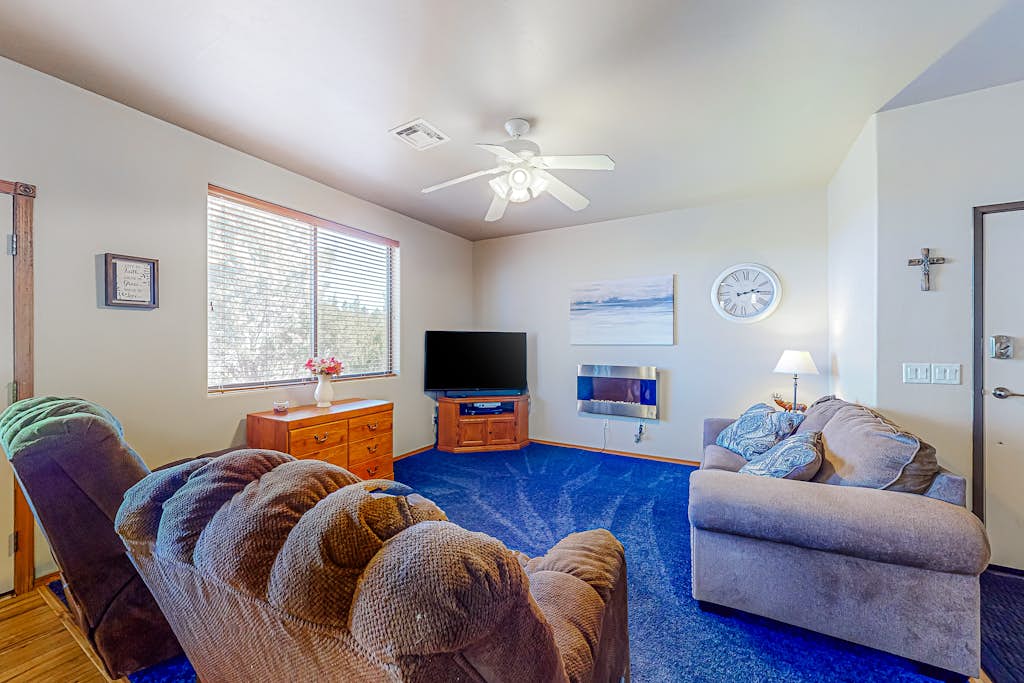 Scenic mountain condo with balcony, gas grill, smart TVS, central air, & W/D