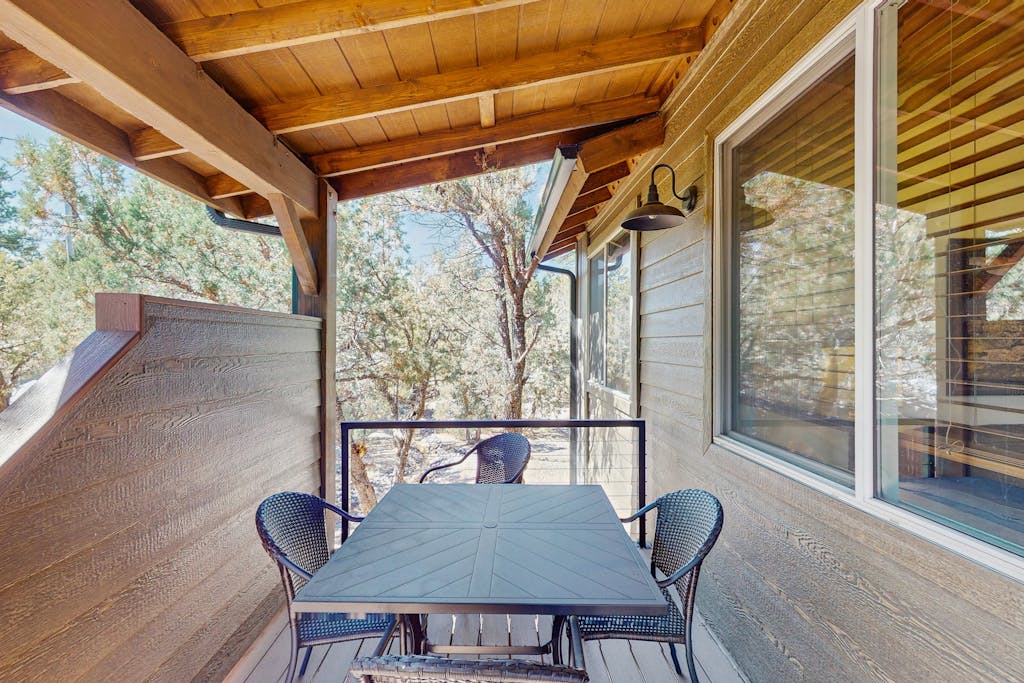 Brand new home w/ patio & mountain views, close to golf, lakes, town & more