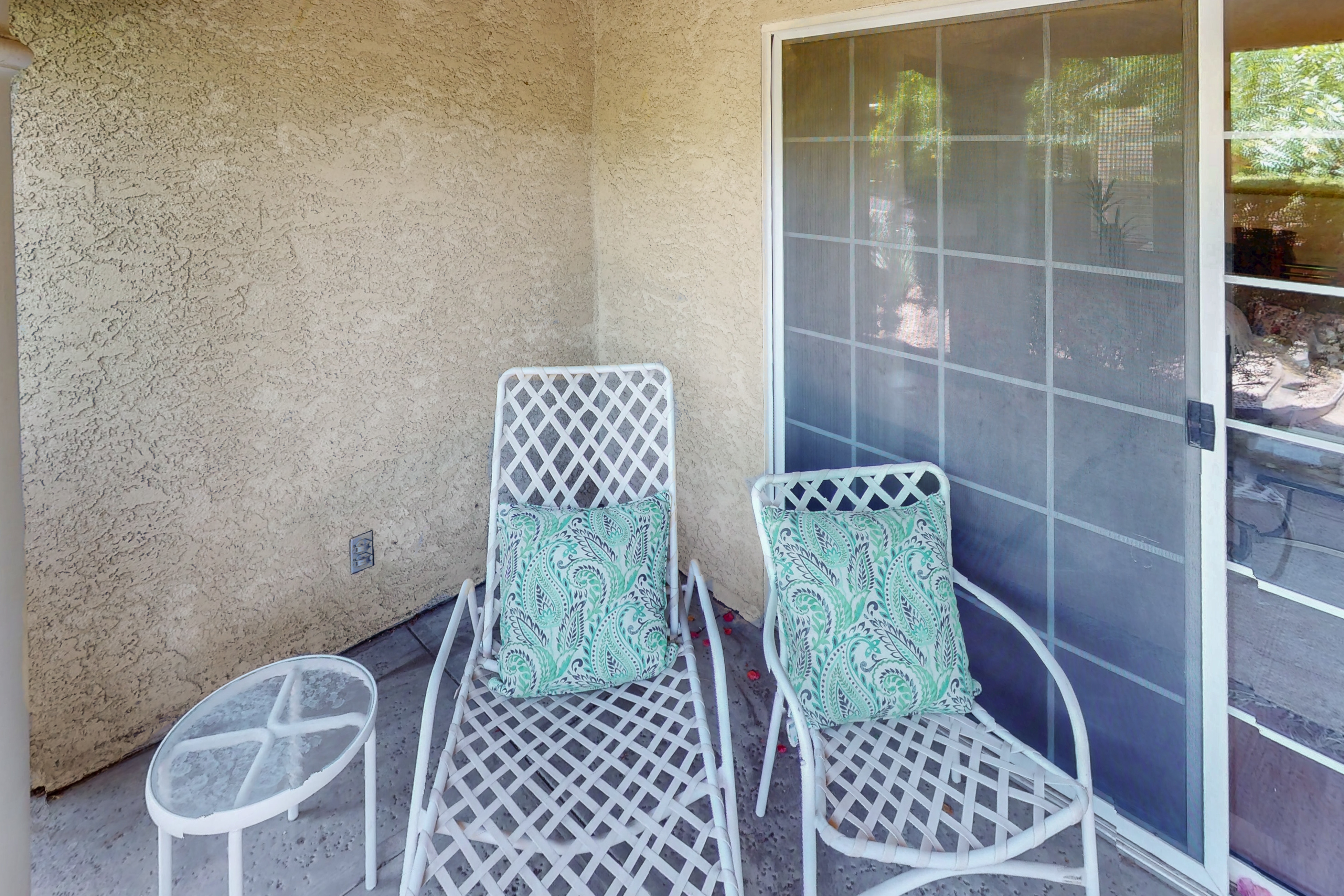 Updated Condo with shared pools, spas, and pickleball  & tennis courts