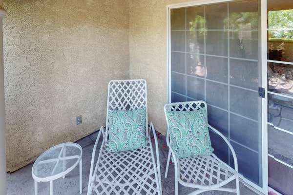 Updated Condo with shared pools, spas, and pickleball & tennis courts