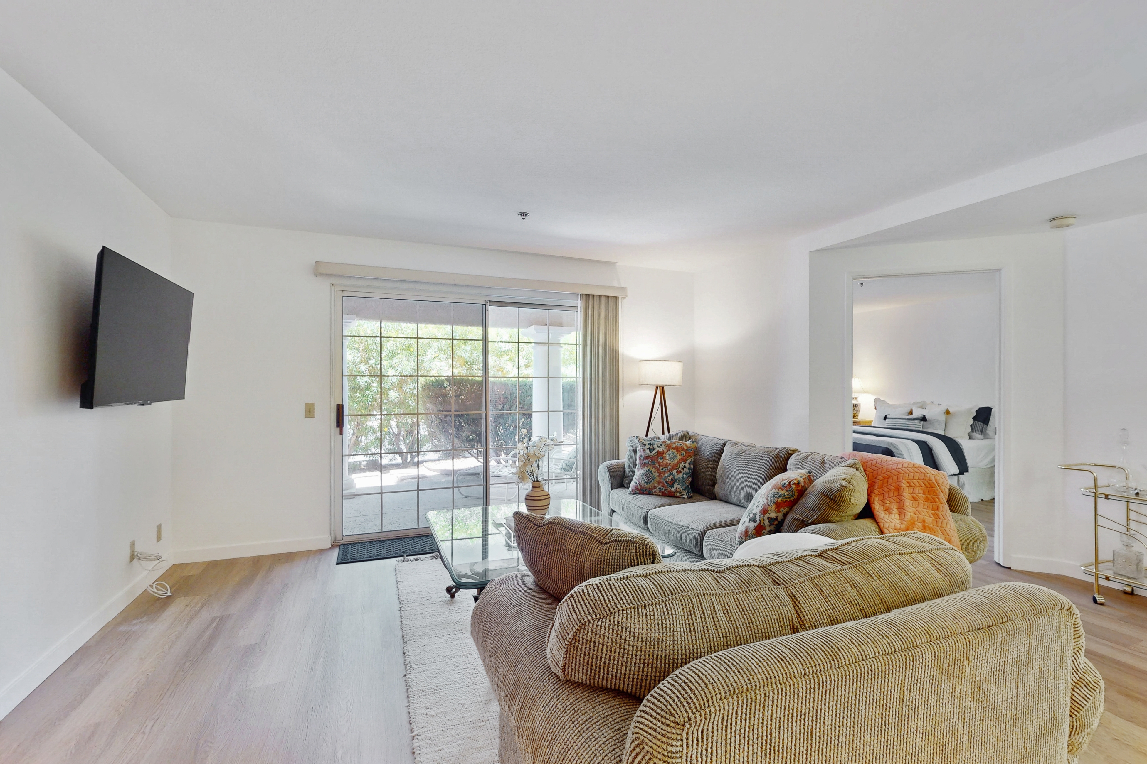 Updated Condo with shared pools, spas, and pickleball  & tennis courts