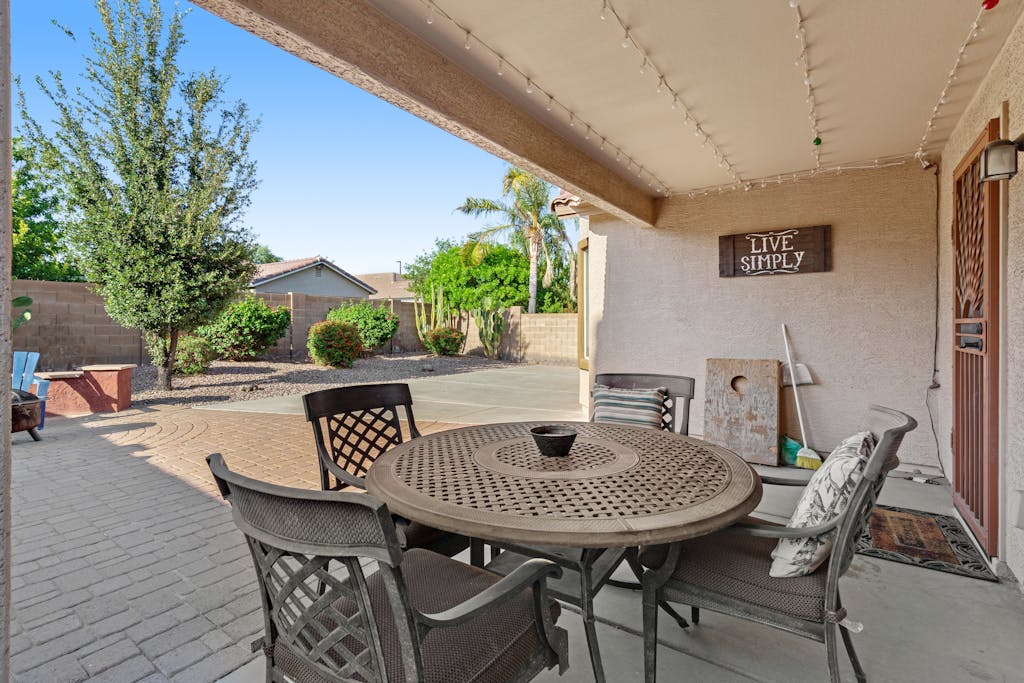 Desert oasis with an enclosed yard, firepit, washer/dryer, and central AC
