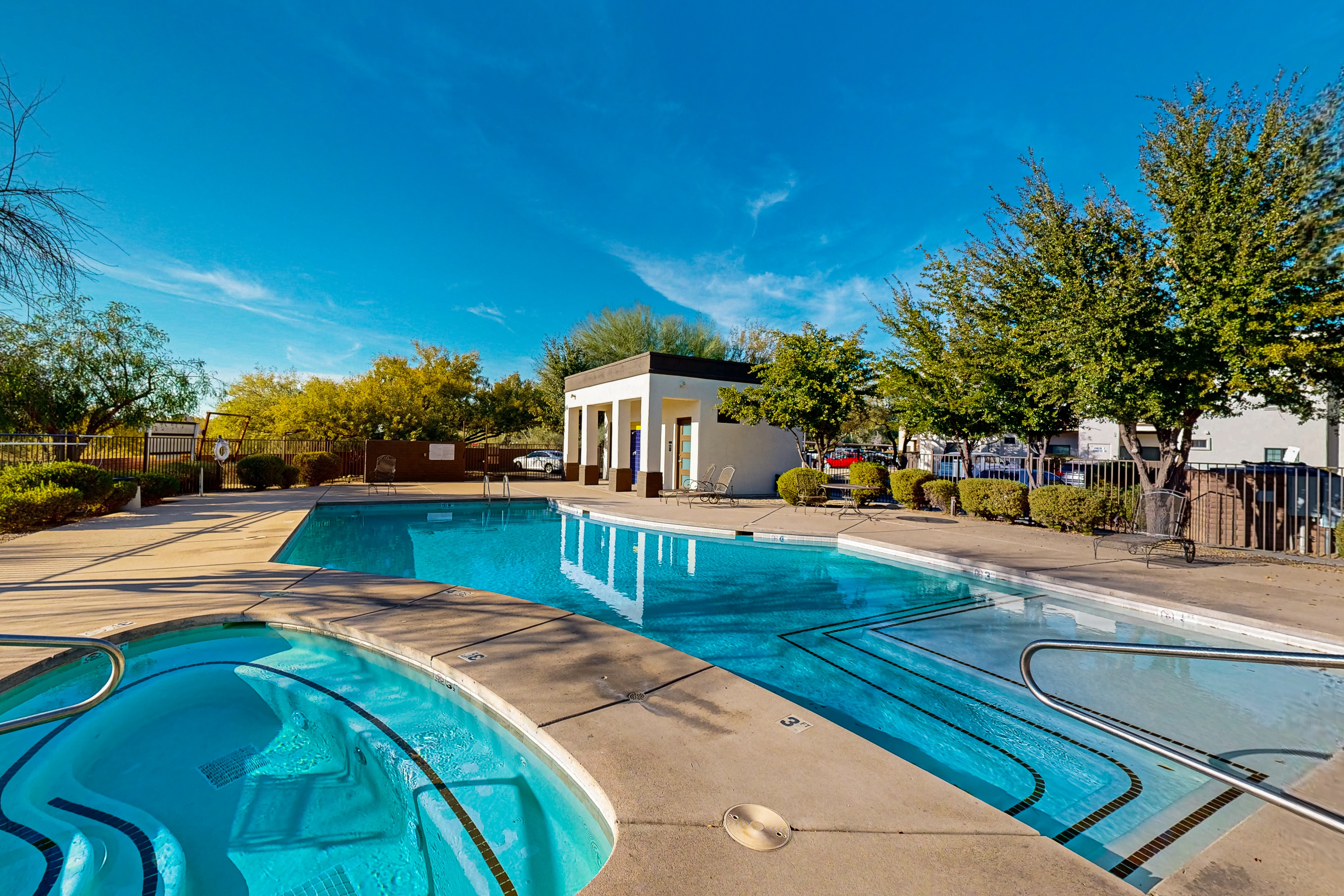 Vibrant first-floor condo with pool/hot tub, right on the bike path