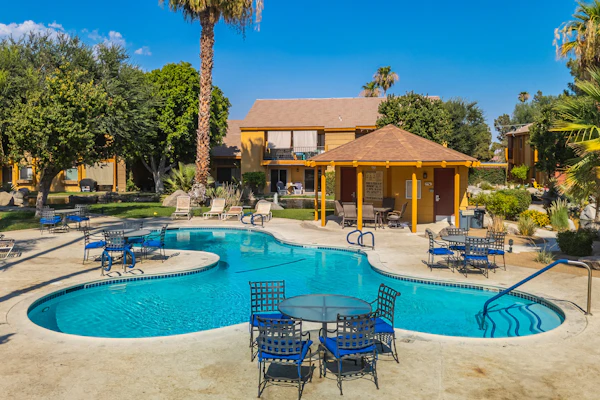 Serene Condo with pool, duck ponds and washer/dryer